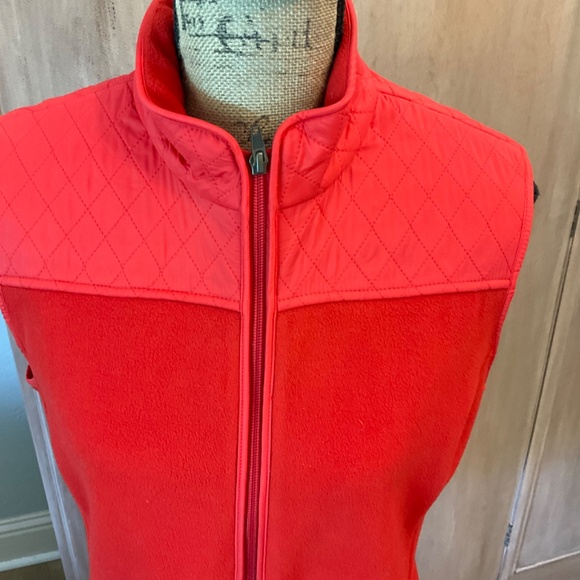 Talbots quilted red fleece jacket vest full zip athletic travel Holiday warm M - Picture 13 of 15